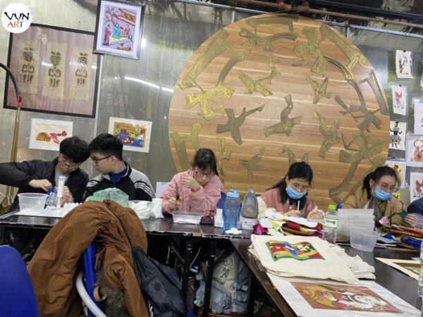 Xưởng sáng tạo từ vụn lụa – Việc làm cho người khuyết tật